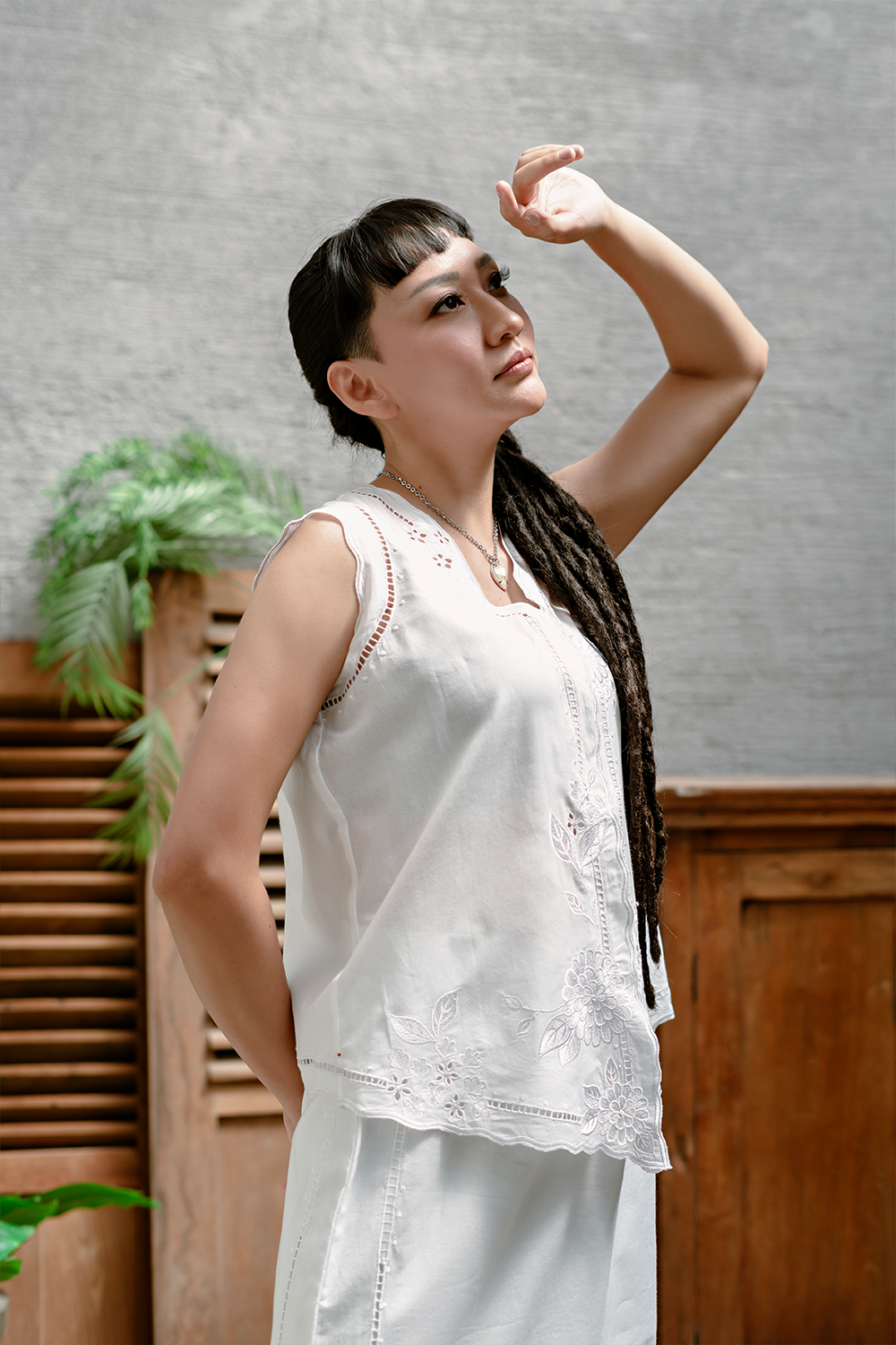 Dahlia Sleeveless Kebaya