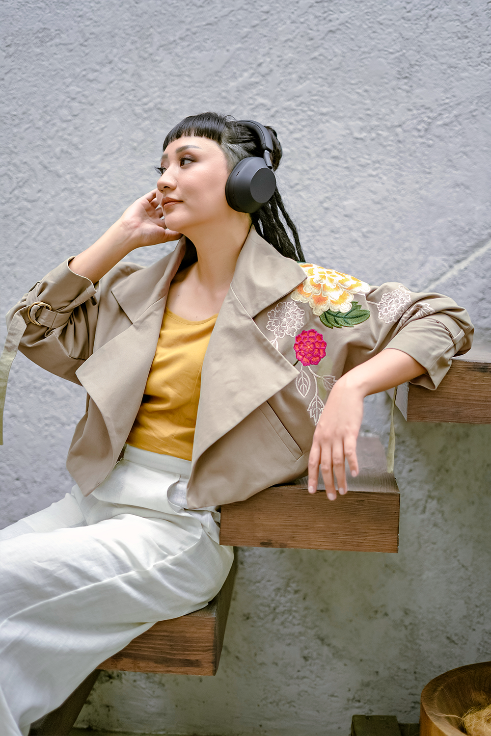 Little Garden Cropped Jacket in Flat Embroidery