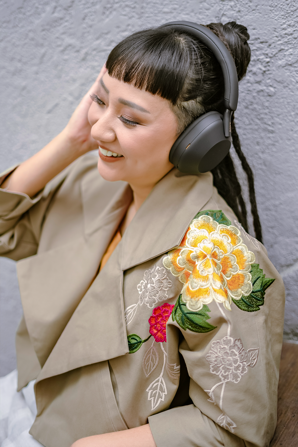 Little Garden Cropped Jacket in Flat Embroidery