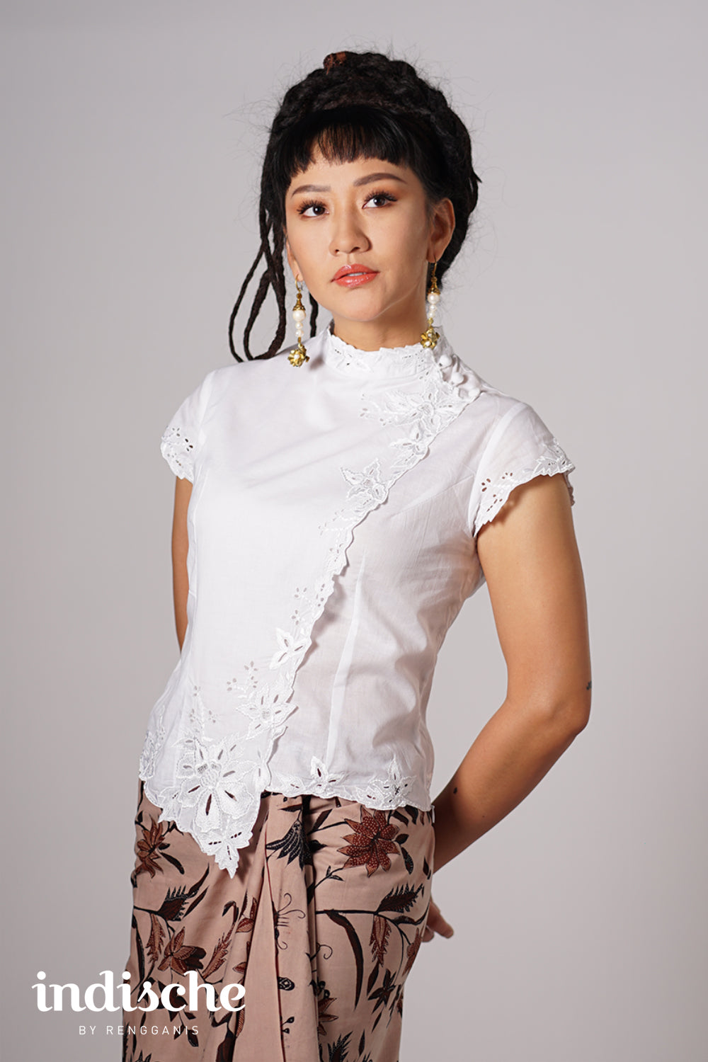 Cap Sleeved Kebaya Beskap in White
