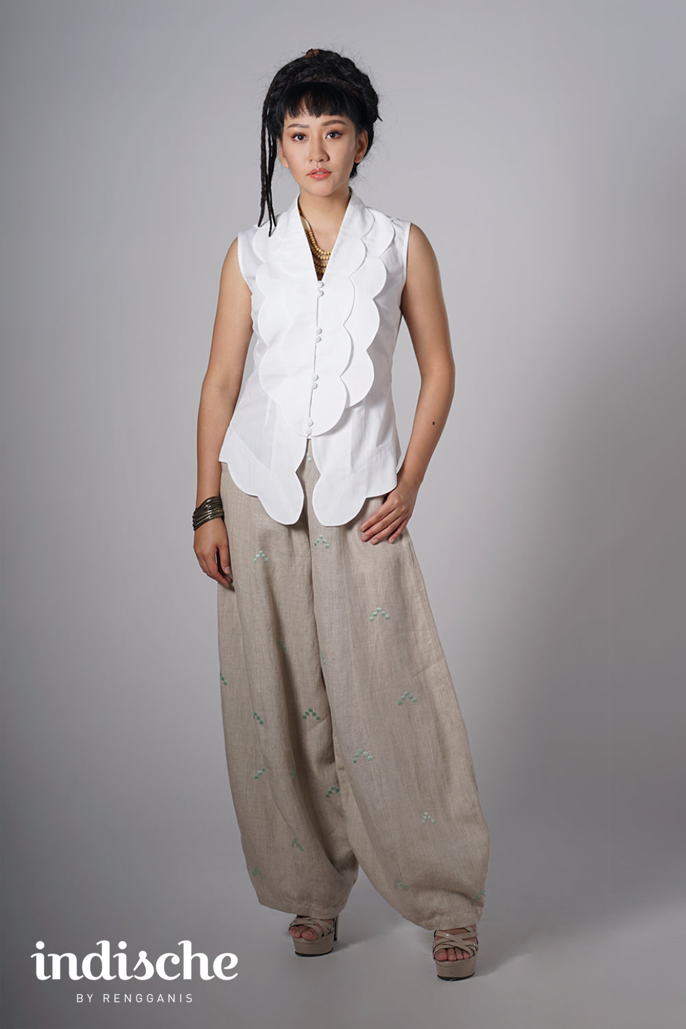 Scallop Sleeveless Kebaya