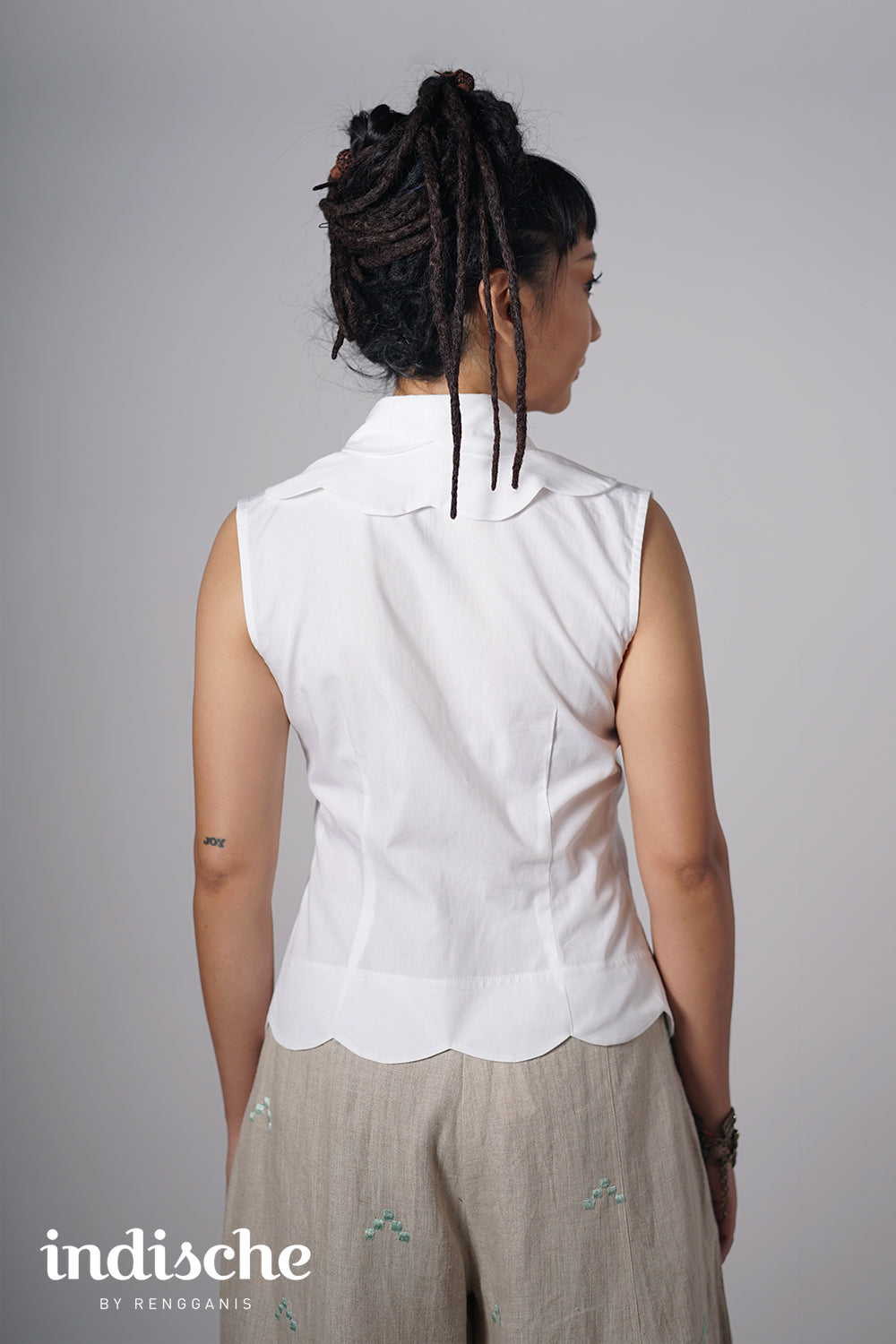 Scallop Sleeveless Kebaya