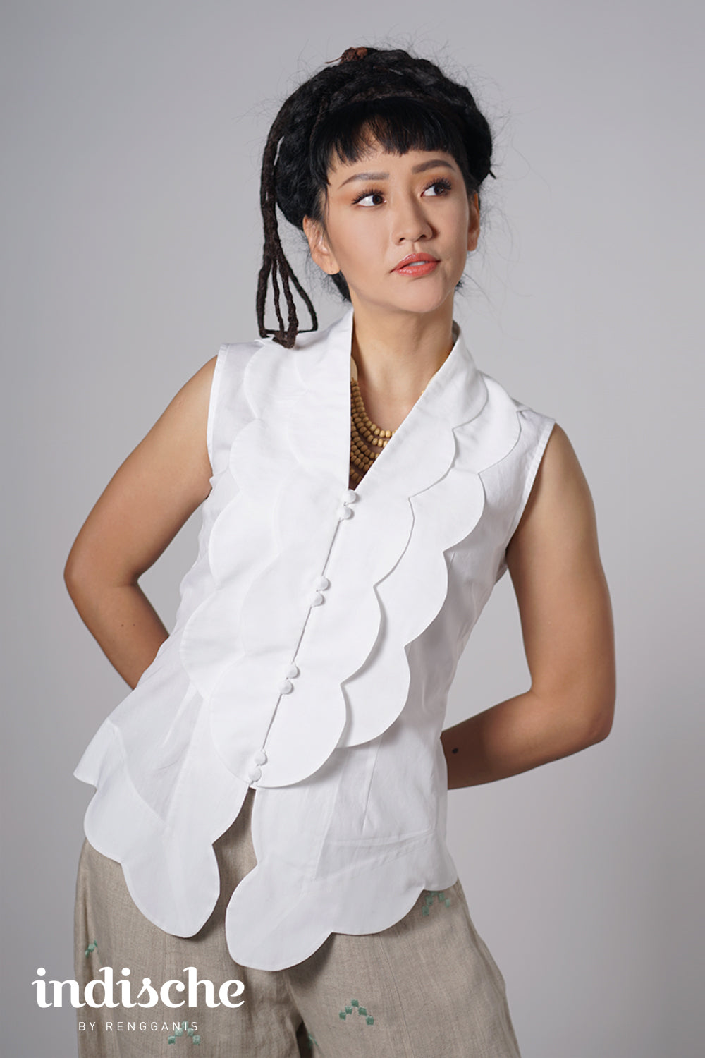 Scallop Sleeveless Kebaya