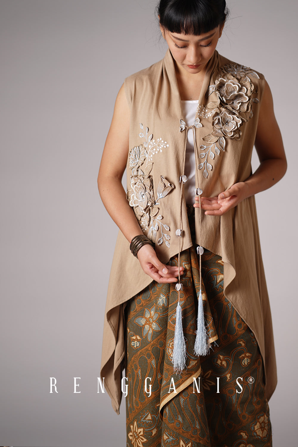 Lotus Sleeveless Outer