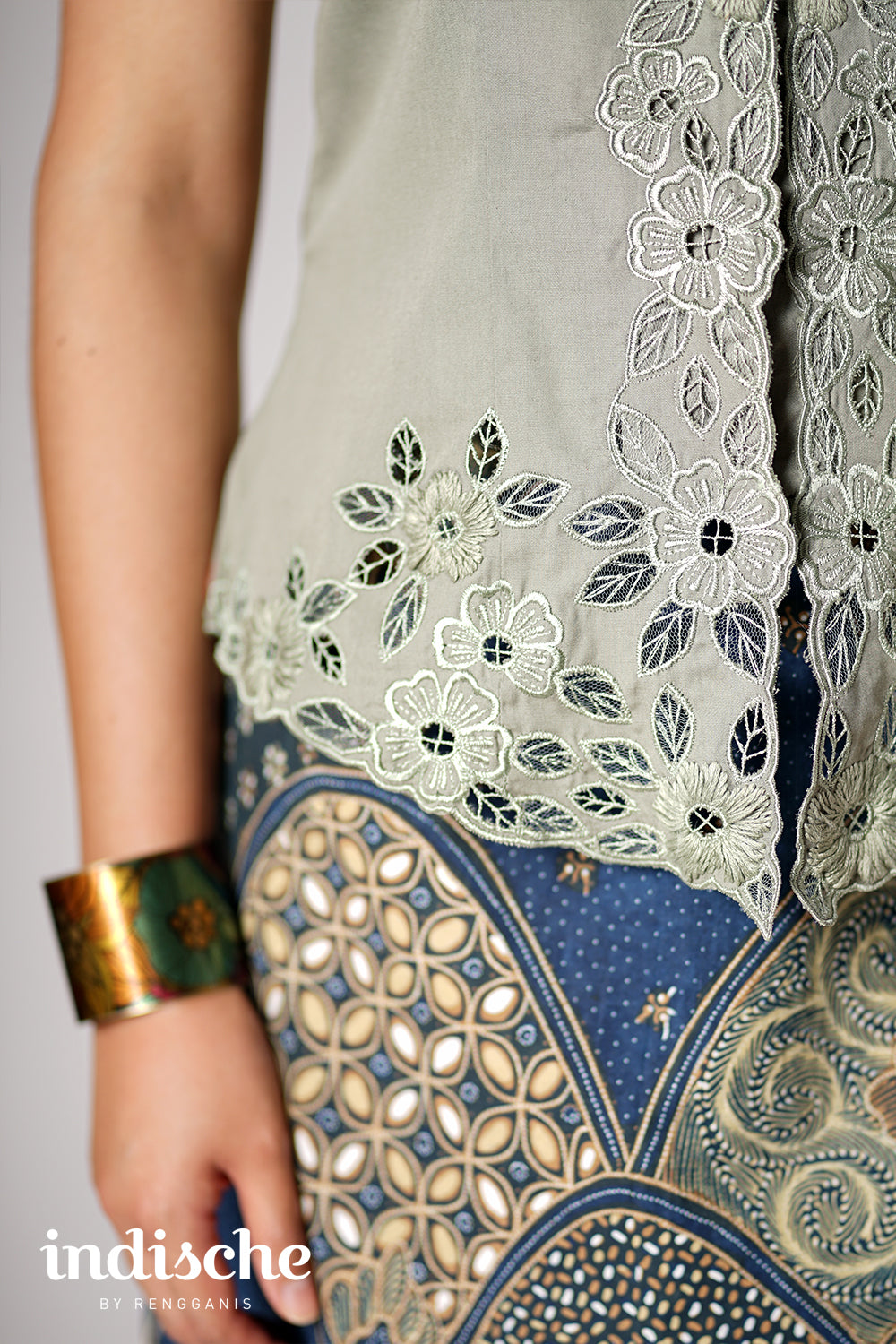 Flora Sleeveless Kebaya with beff
