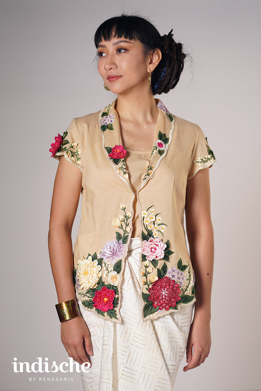 Wild Garden Kebaya in Short Sleeves