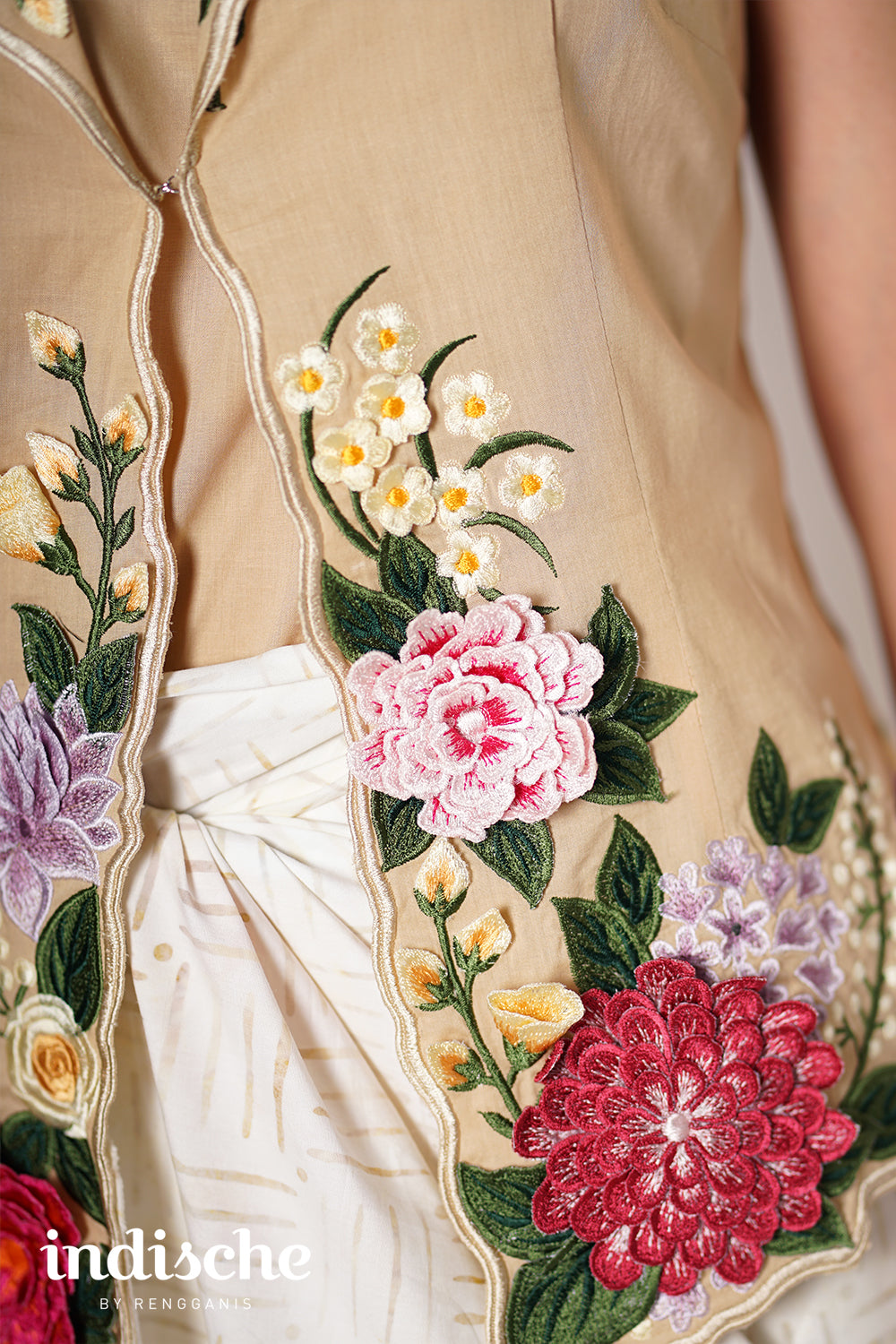 Wild Garden Kebaya in Short Sleeves