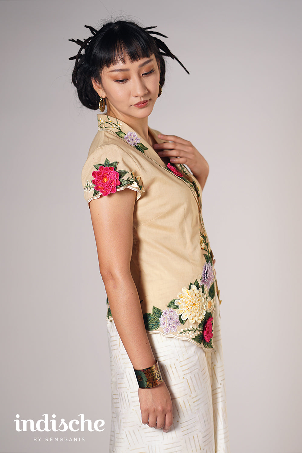 Wild Garden Kebaya in Short Sleeves