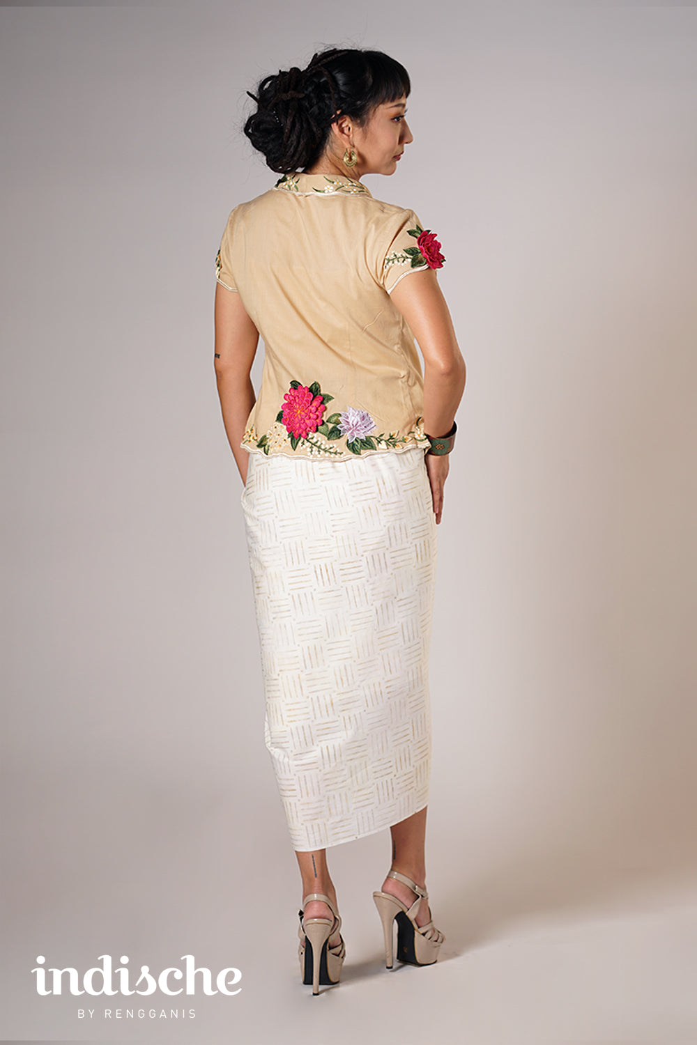 Wild Garden Kebaya in Short Sleeves