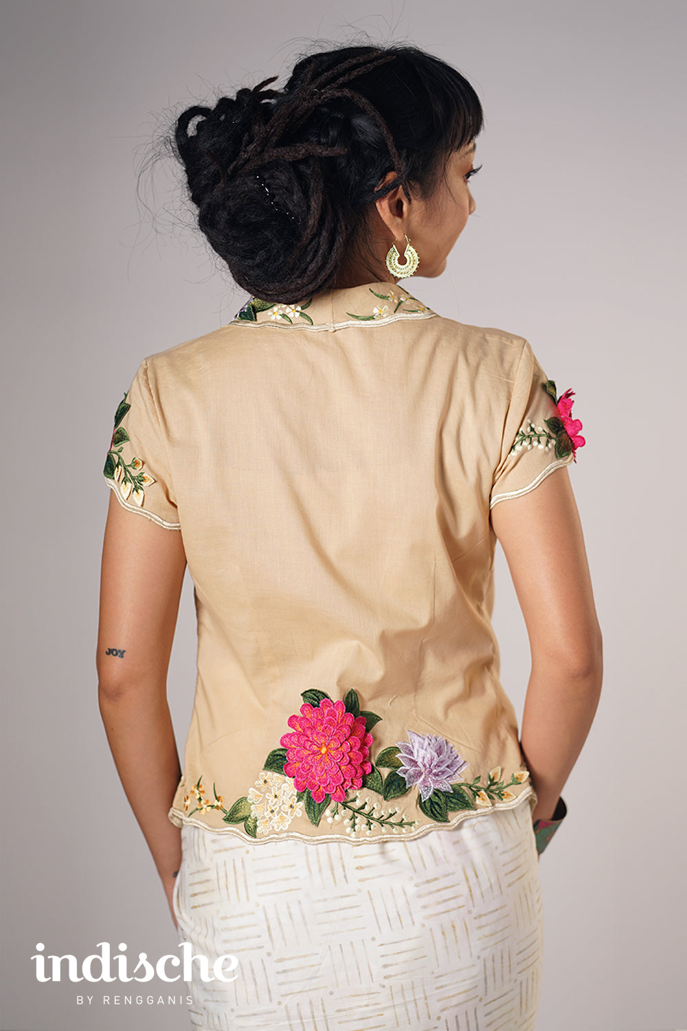 Wild Garden Kebaya in Short Sleeves