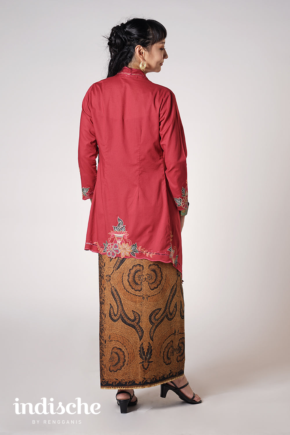 Ajeng in Maroon