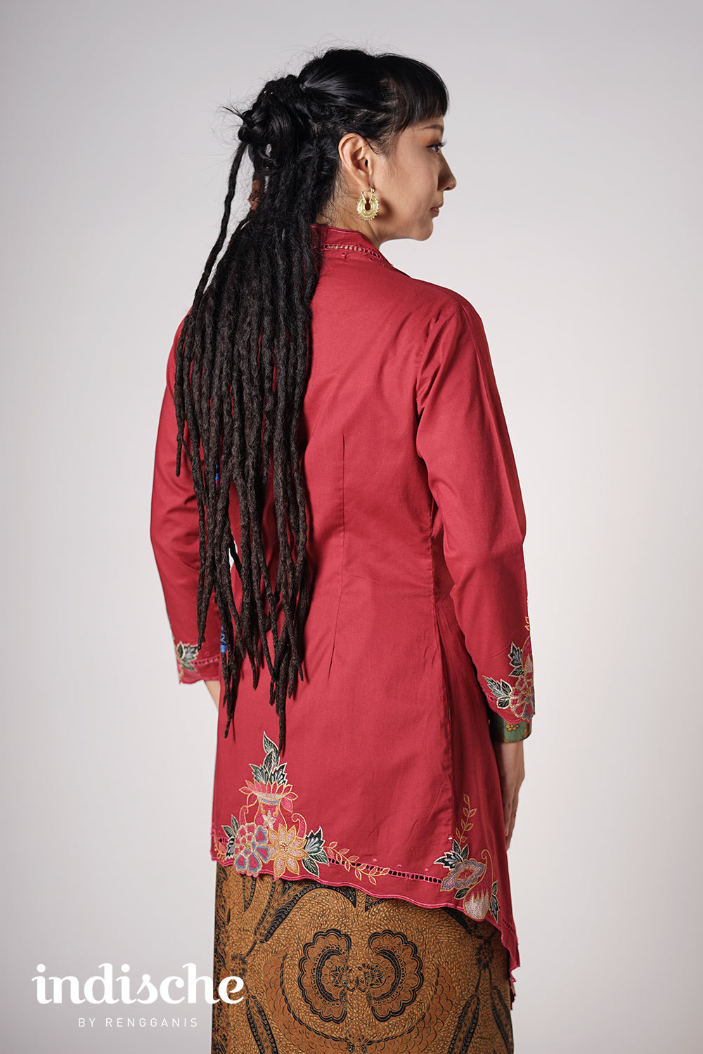 Ajeng in Maroon