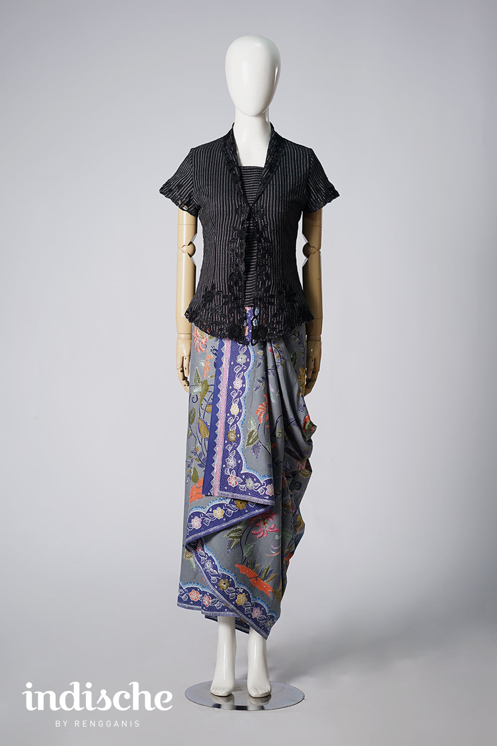 Short Sleeved Flora Aros in Black