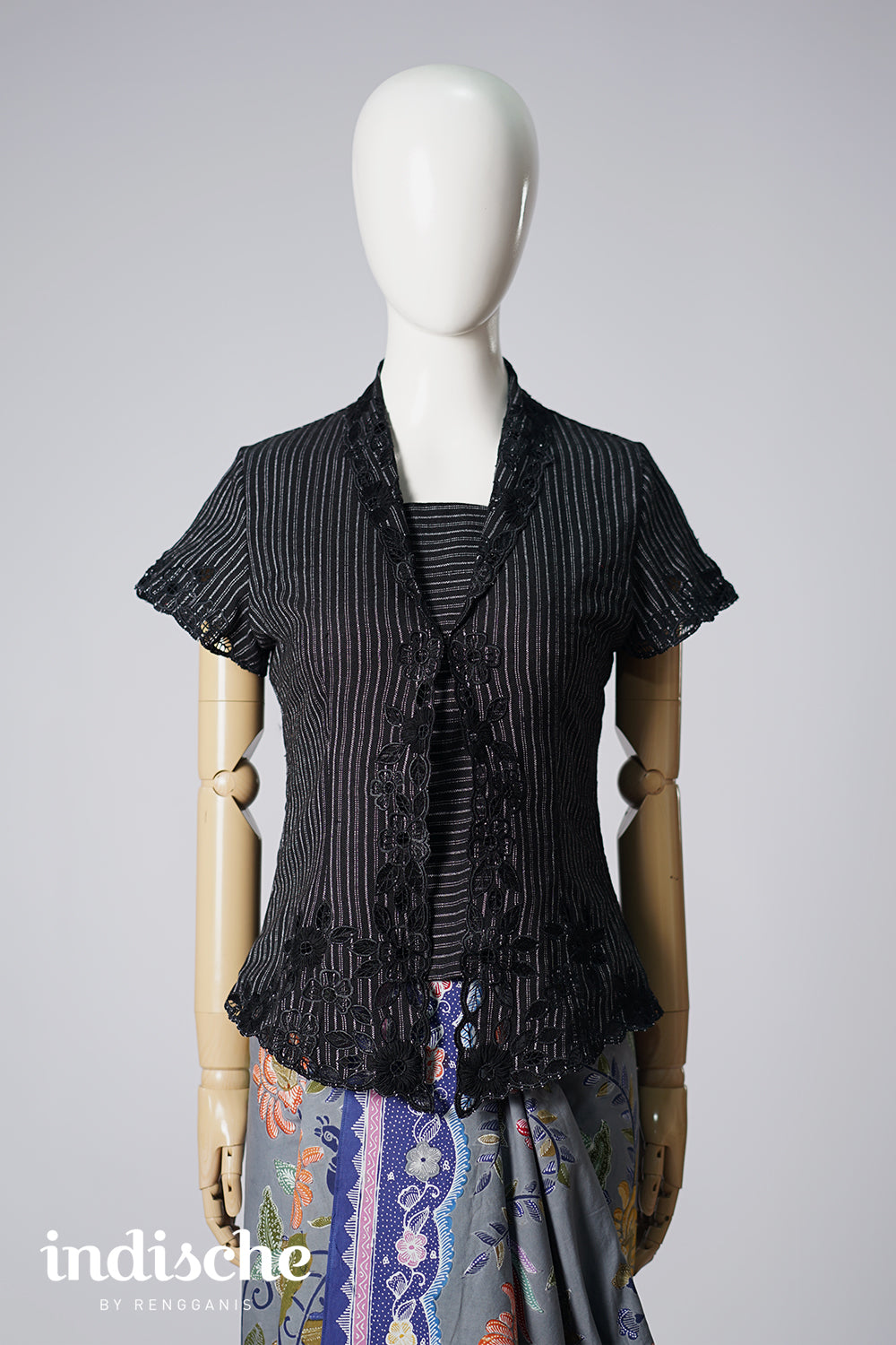 Short Sleeved Flora Aros in Black