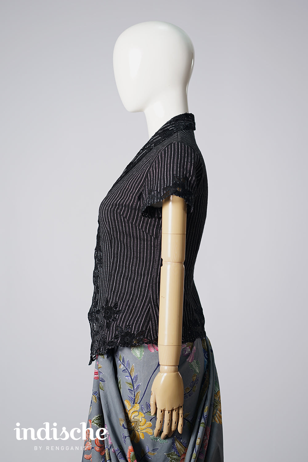 Short Sleeved Flora Aros in Black