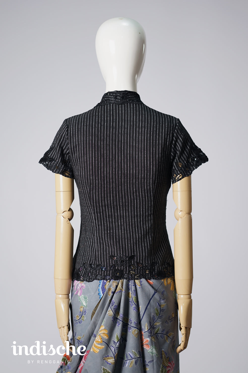 Short Sleeved Flora Aros in Black