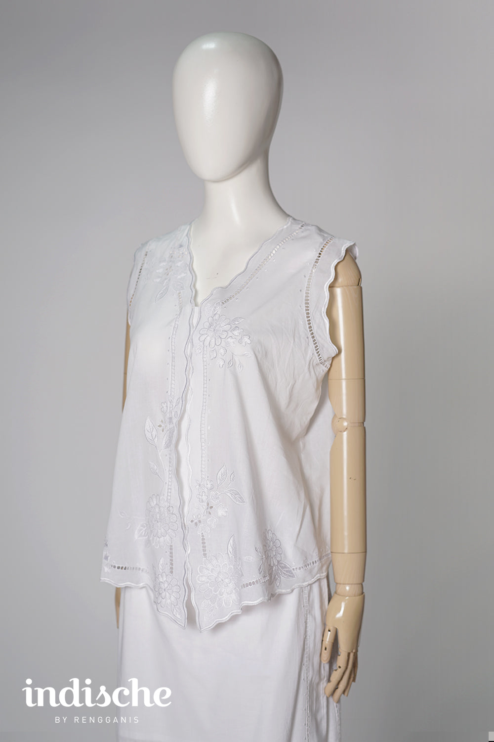 Dahlia Sleeveless Kebaya