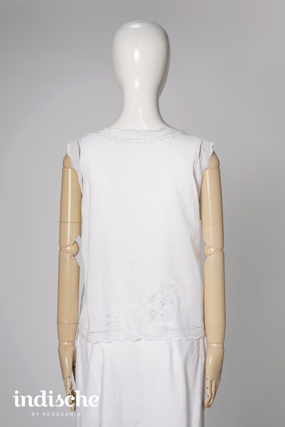 Dahlia Sleeveless Kebaya