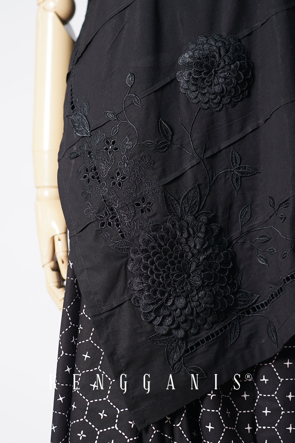 Dahlia Top in Black