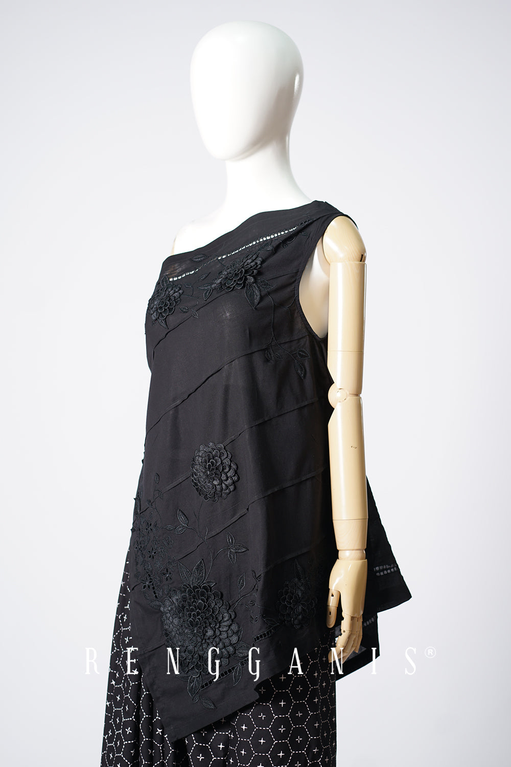 Dahlia Top in Black