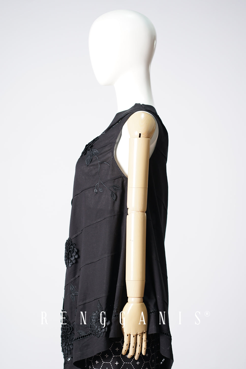 Dahlia Top in Black
