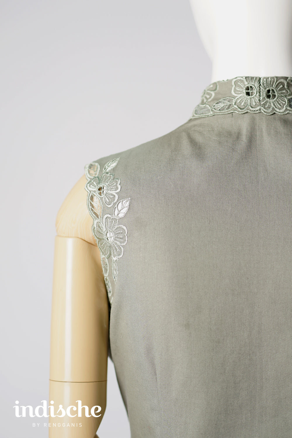 Flora Sleeveless Kebaya with beff