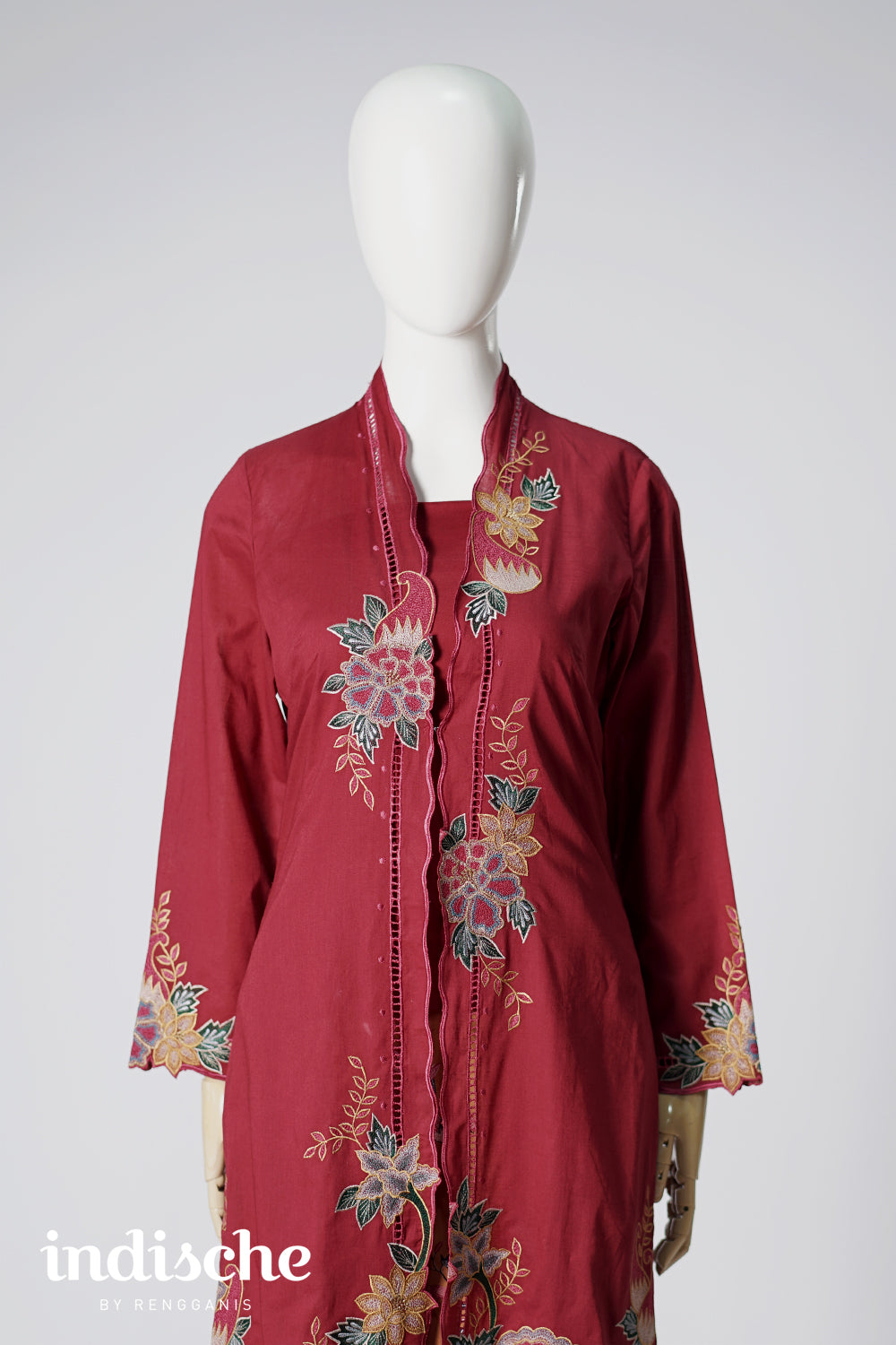 Ajeng in Maroon