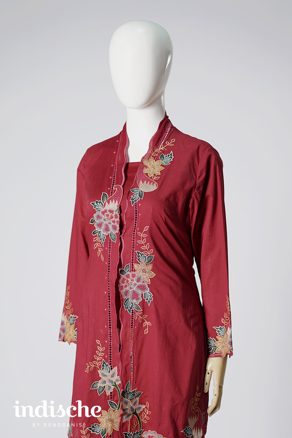 Ajeng in Maroon