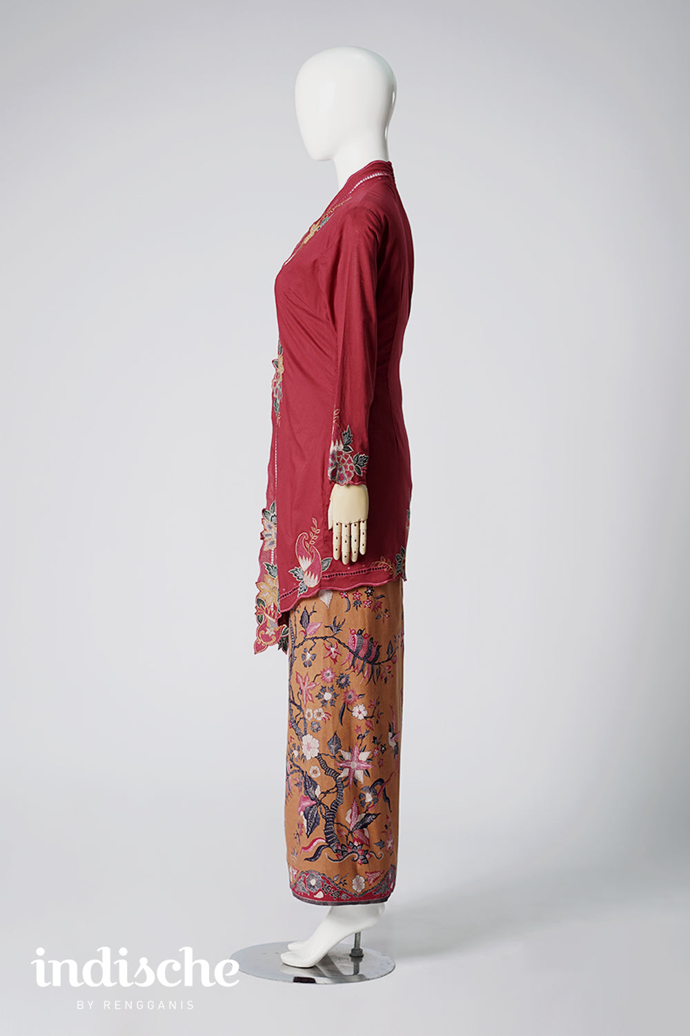 Ajeng in Maroon