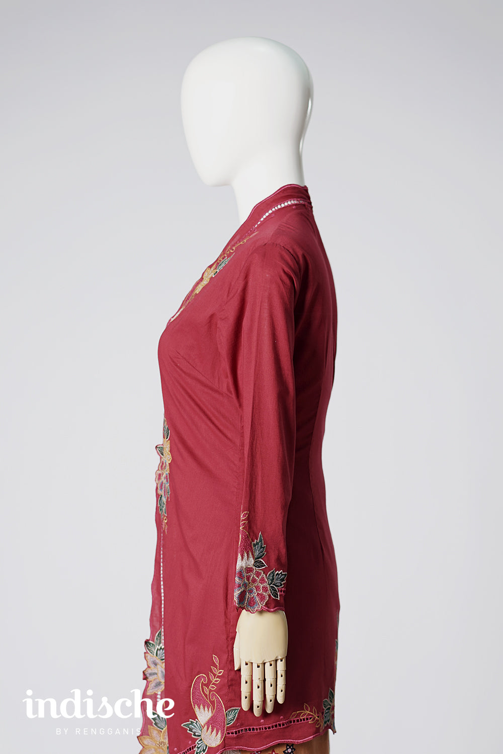 Ajeng in Maroon
