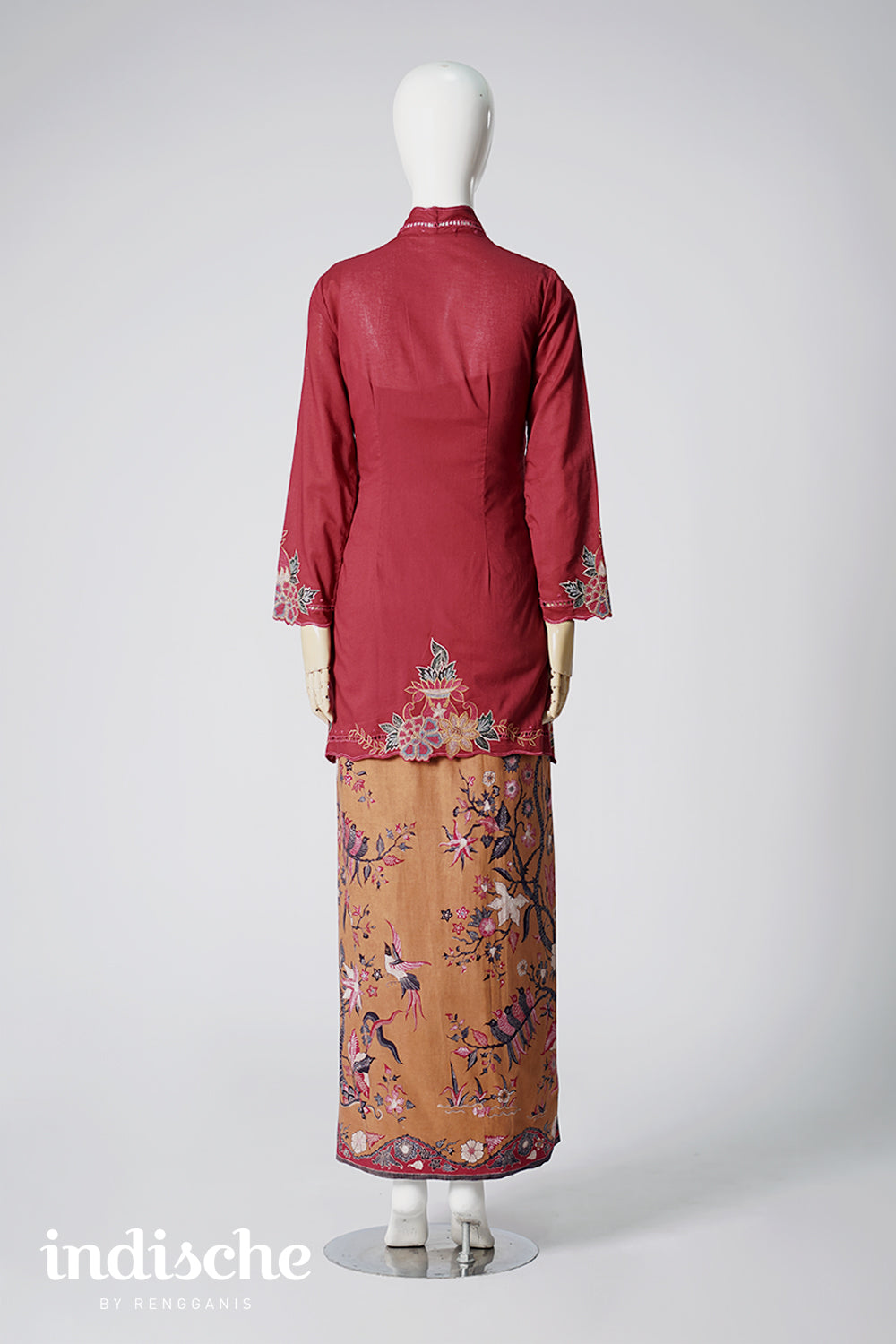 Ajeng in Maroon