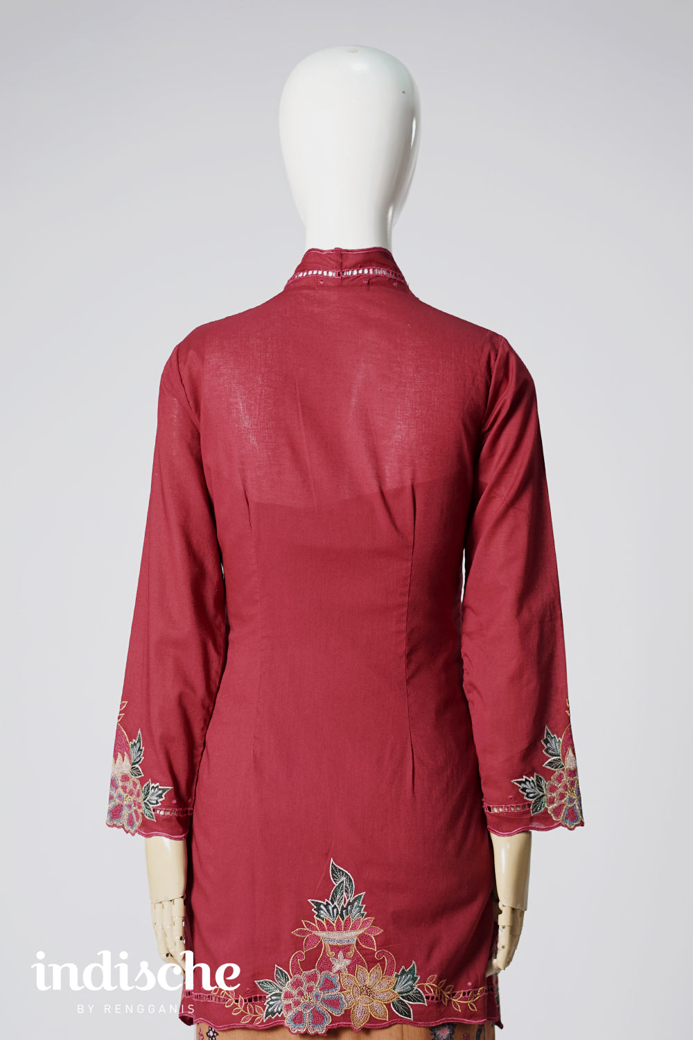 Ajeng in Maroon