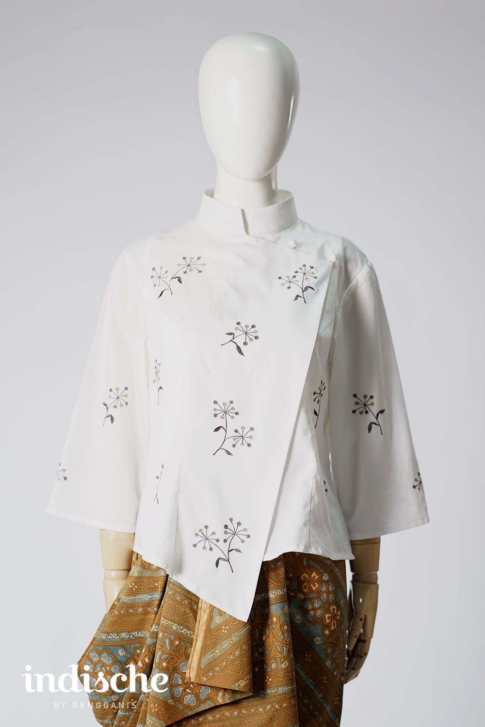 Beskap Adas in Broken White