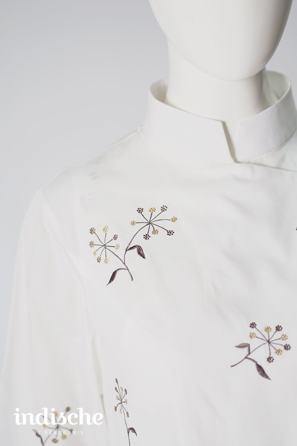 Beskap Adas in Broken White