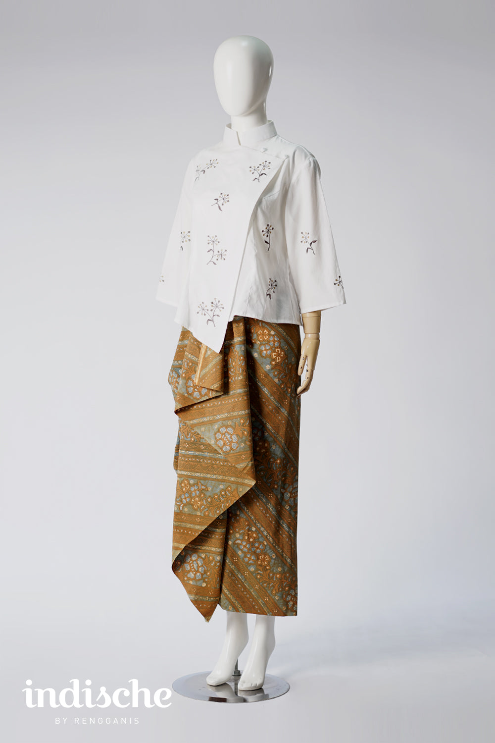 Beskap Adas in Broken White