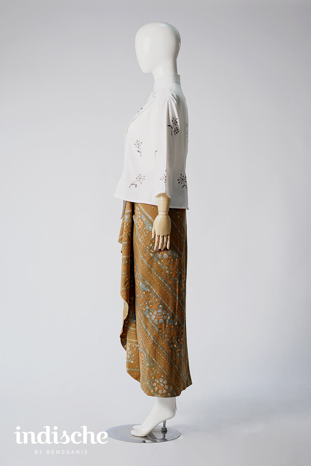 Beskap Adas in Broken White