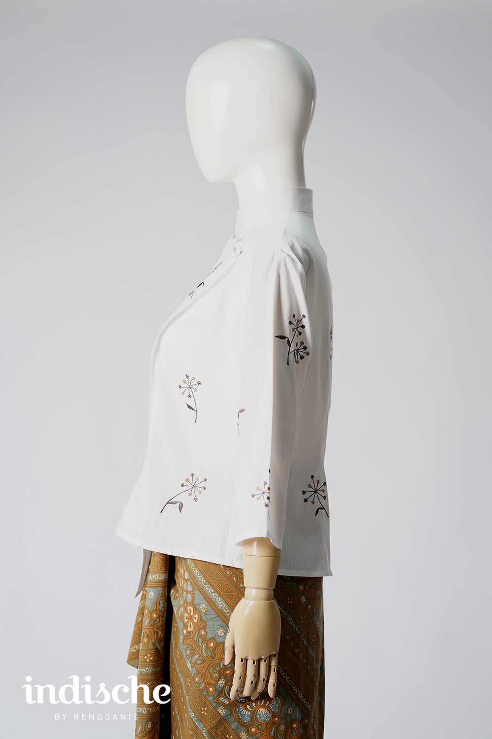 Beskap Adas in Broken White