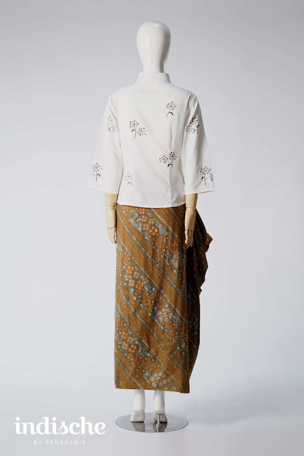 Beskap Adas in Broken White