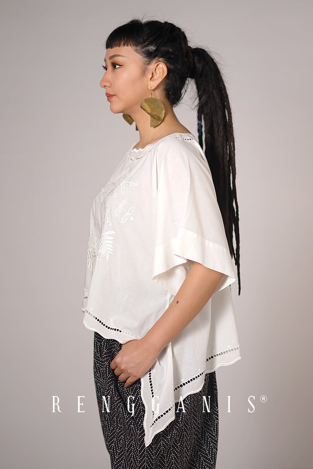 Garland in Short Sleeves