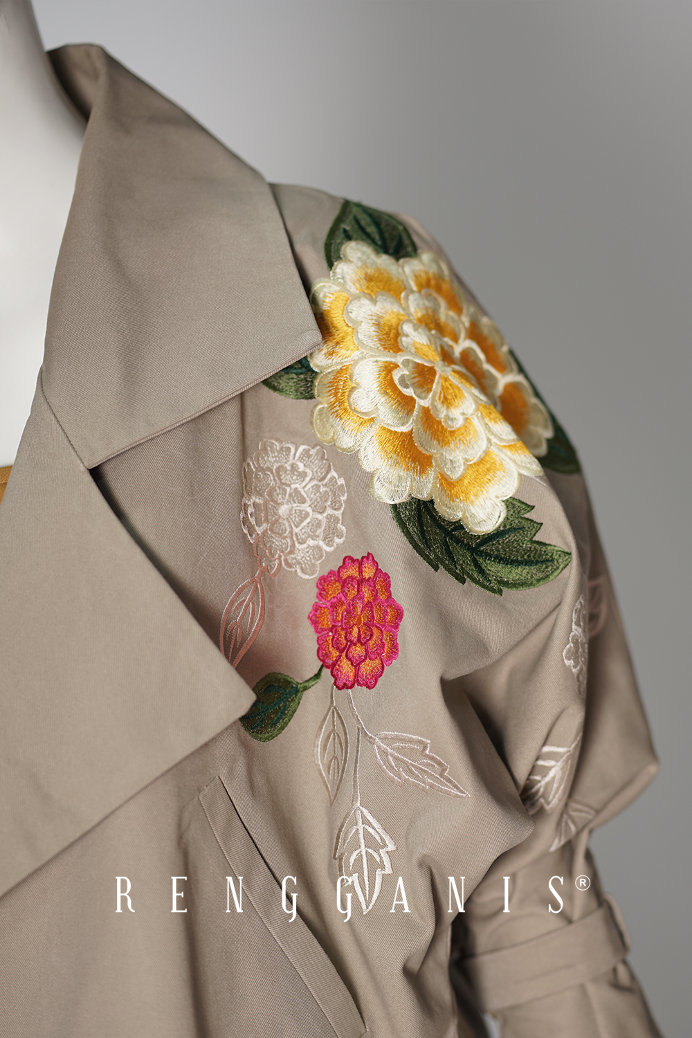 Little Garden Cropped Jacket in Flat Embroidery