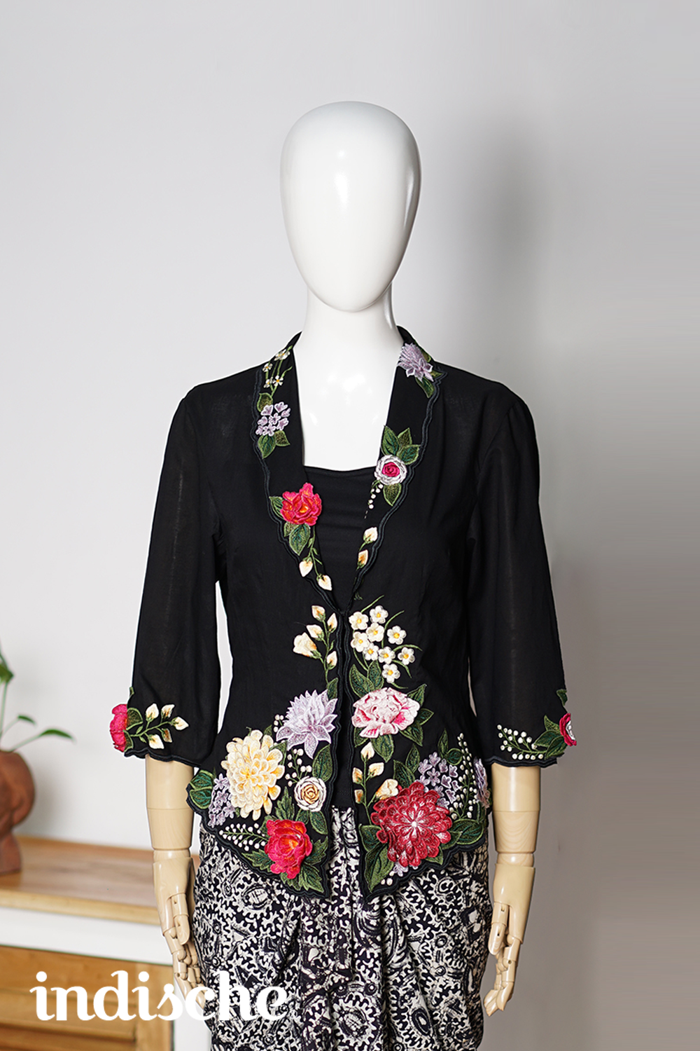 Wild Garden Kebaya in Black
