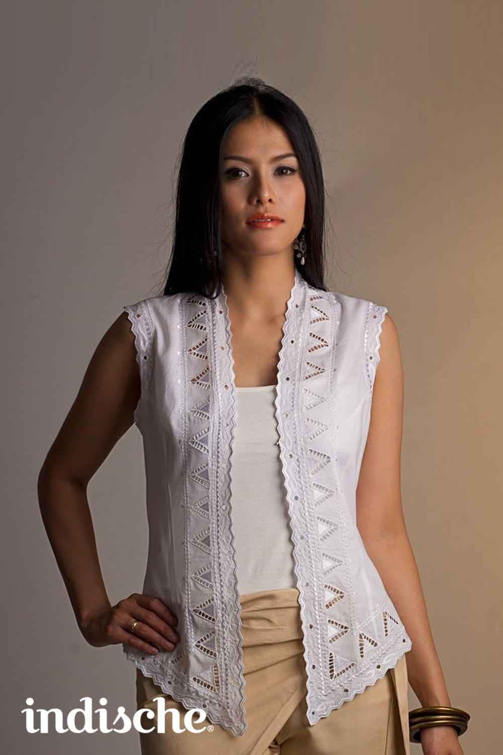Pucuk Sleeveless Kebaya