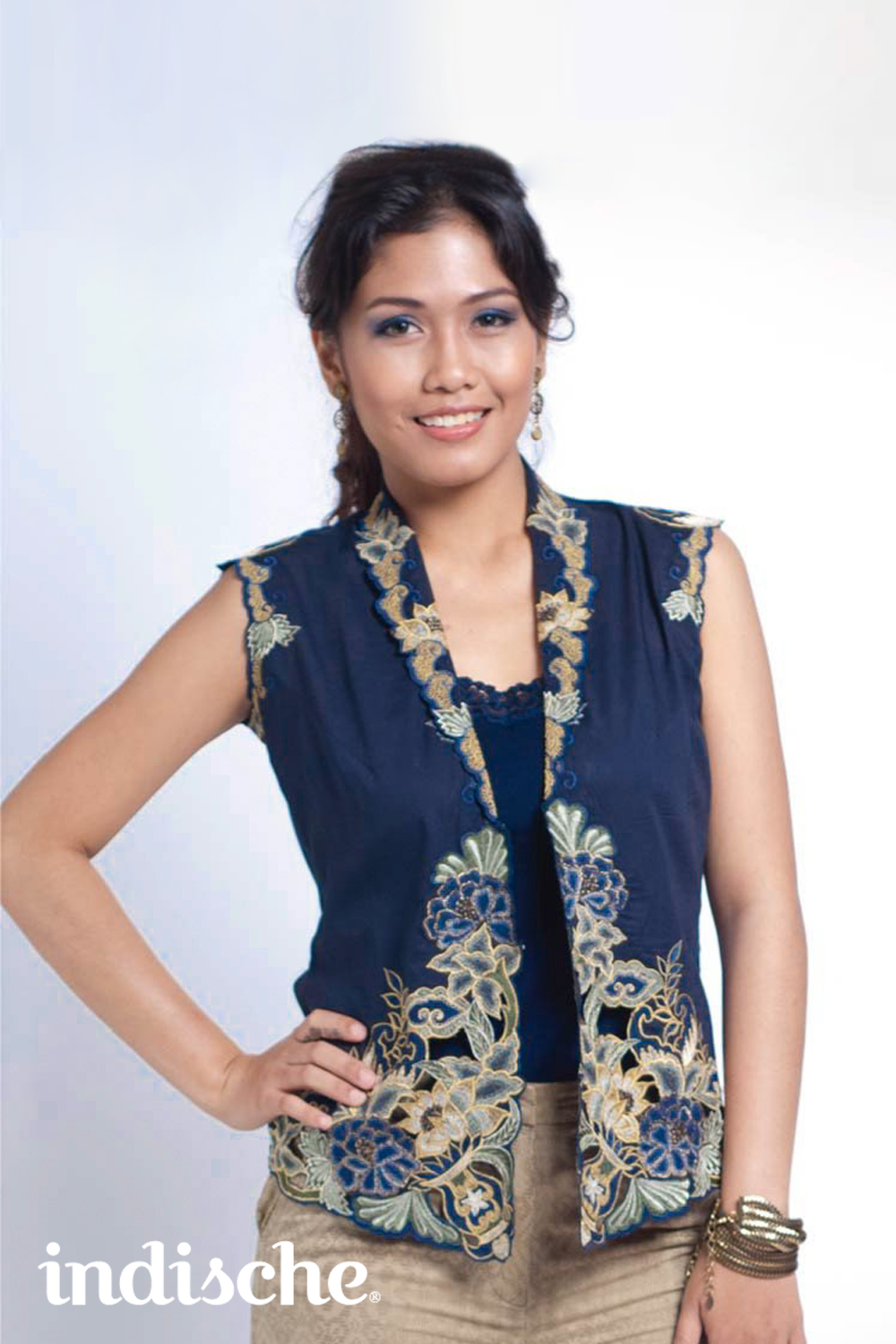 Anjali Sleeveless Kebaya