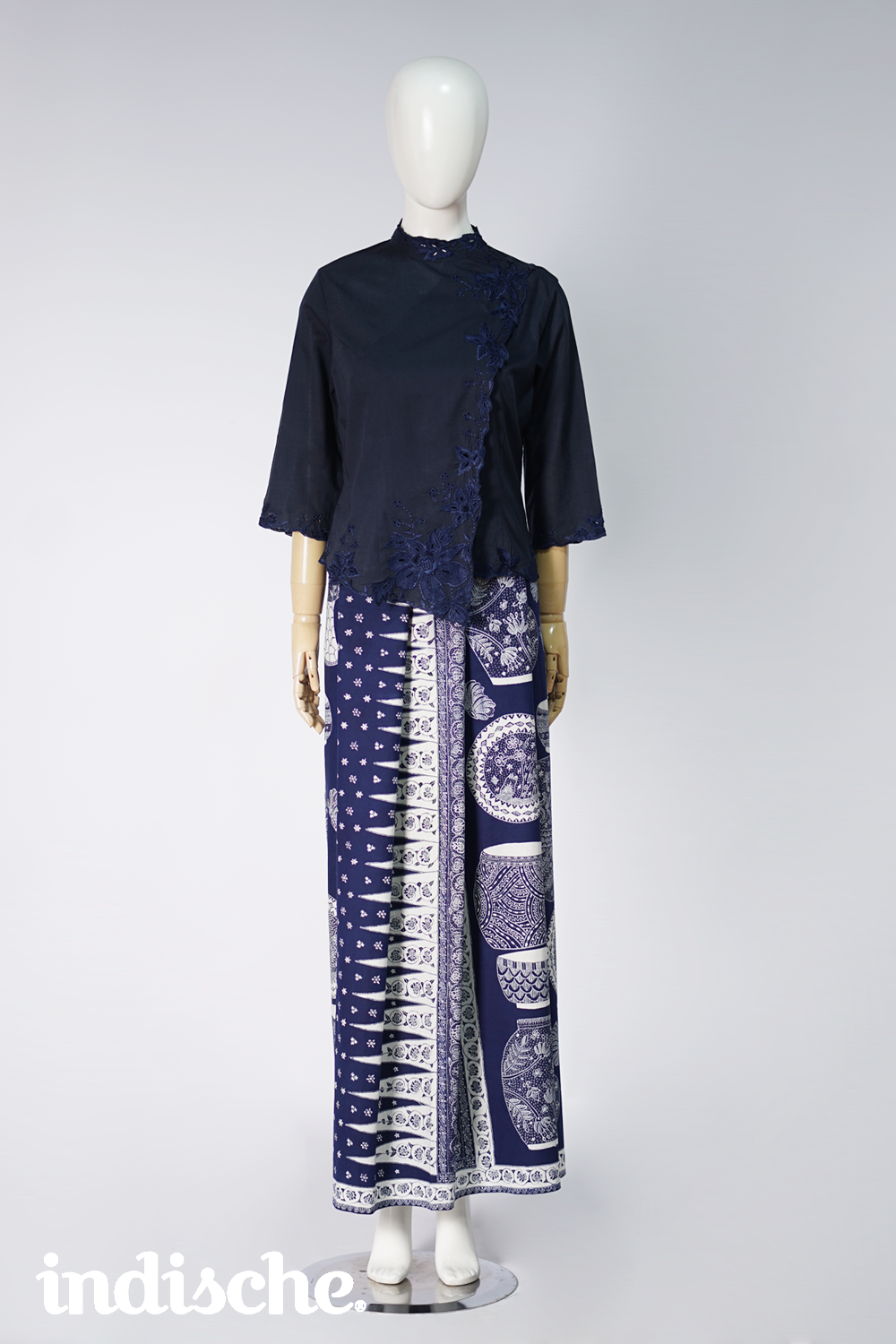 3/4 Sleeved Kebaya Beskap in Navy Blue