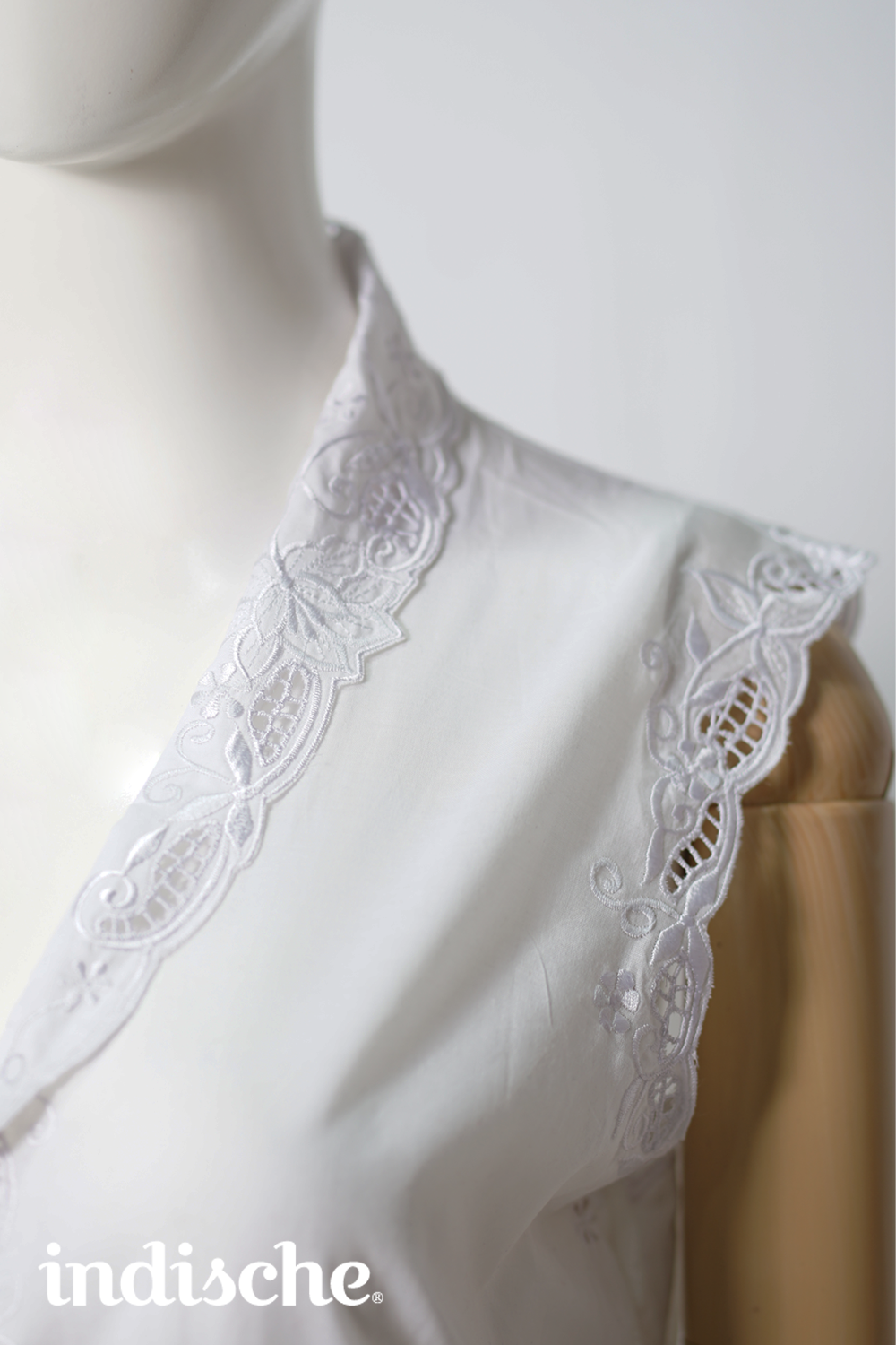 Kupu Kupu Sleeveless Kebaya