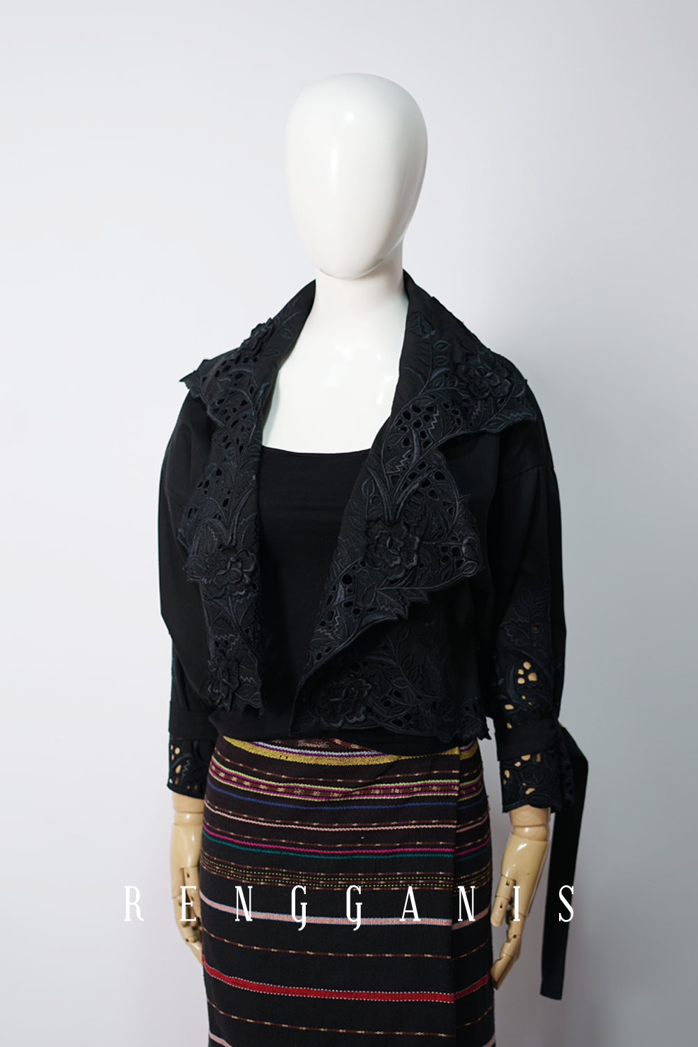 Gendis Cropped Jacket in Black