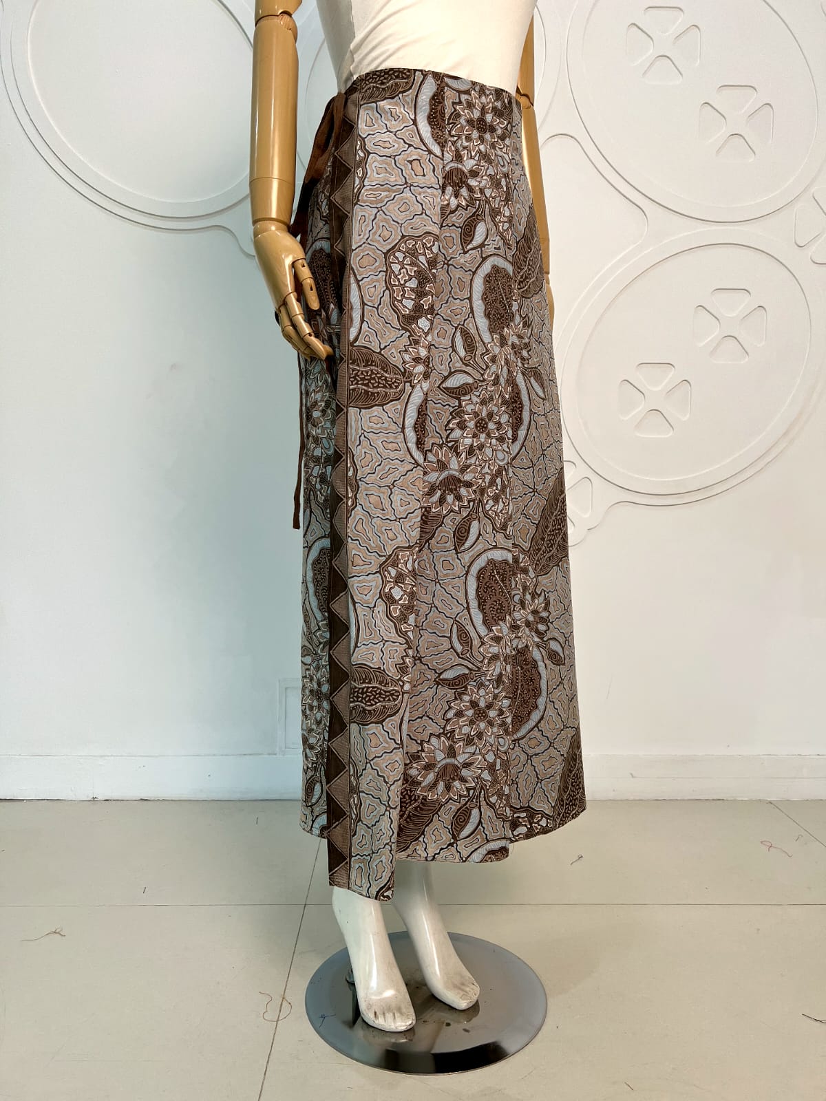 Uncut Pleated Sarong Skirt in Handdrawan Batik