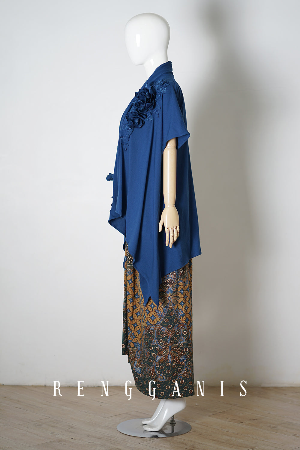 Front Lotus Outer in Blue