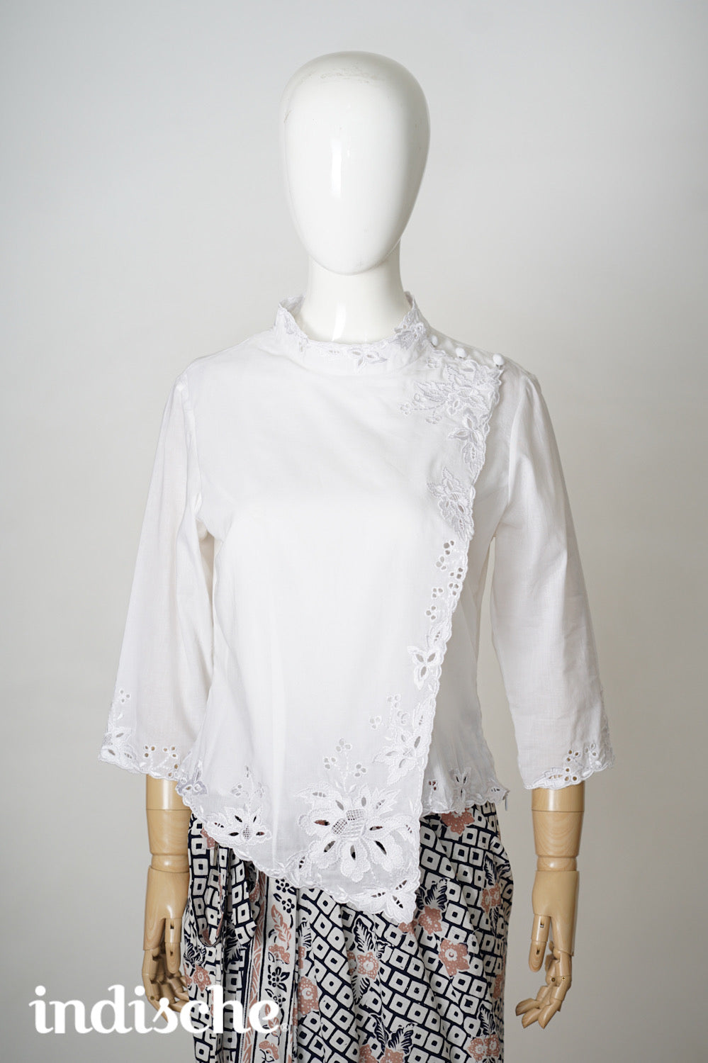 3/4 Sleeved Kebaya Beskap in White
