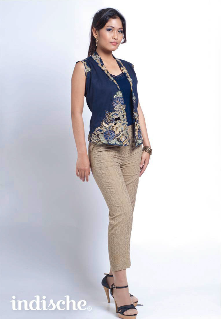 Anjali Sleeveless Kebaya